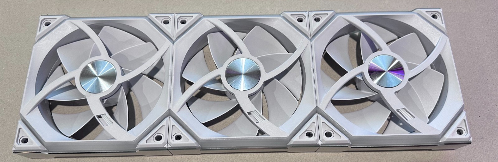 TESTED – FANS ONLY – Lian Li Uni Fan SL Wireless 120 – White – 3 Pack