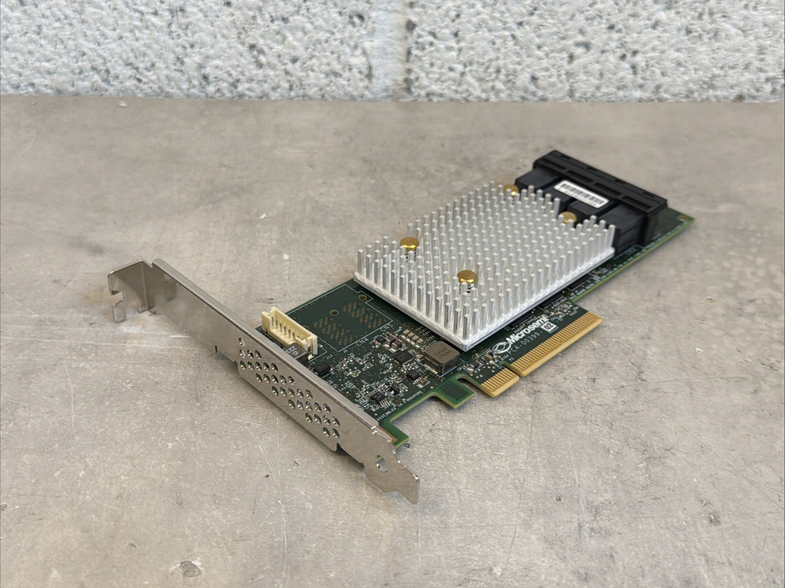 Microchip Adaptec SmartRAID 3154-16i / 16-Port SAS SATA RAID Controller