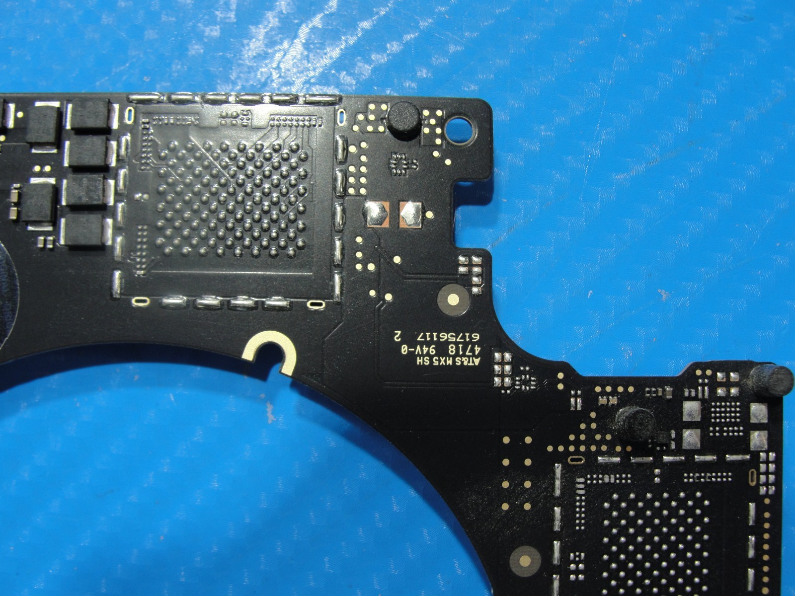 MacBook Pro A1990 2018 15″ i7-8750H 2.2GHz 16/256 555X 4GB Logic Board 661-09989