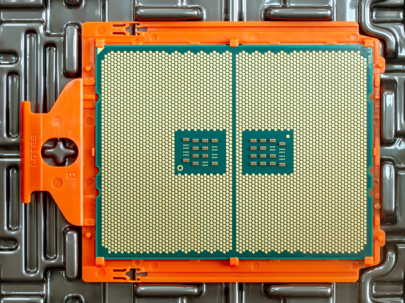 AMD Ryzen Threadripper Pro 3995WX OEM CPU 2.7GHz 64C 100-000000087 Lenovo Locked