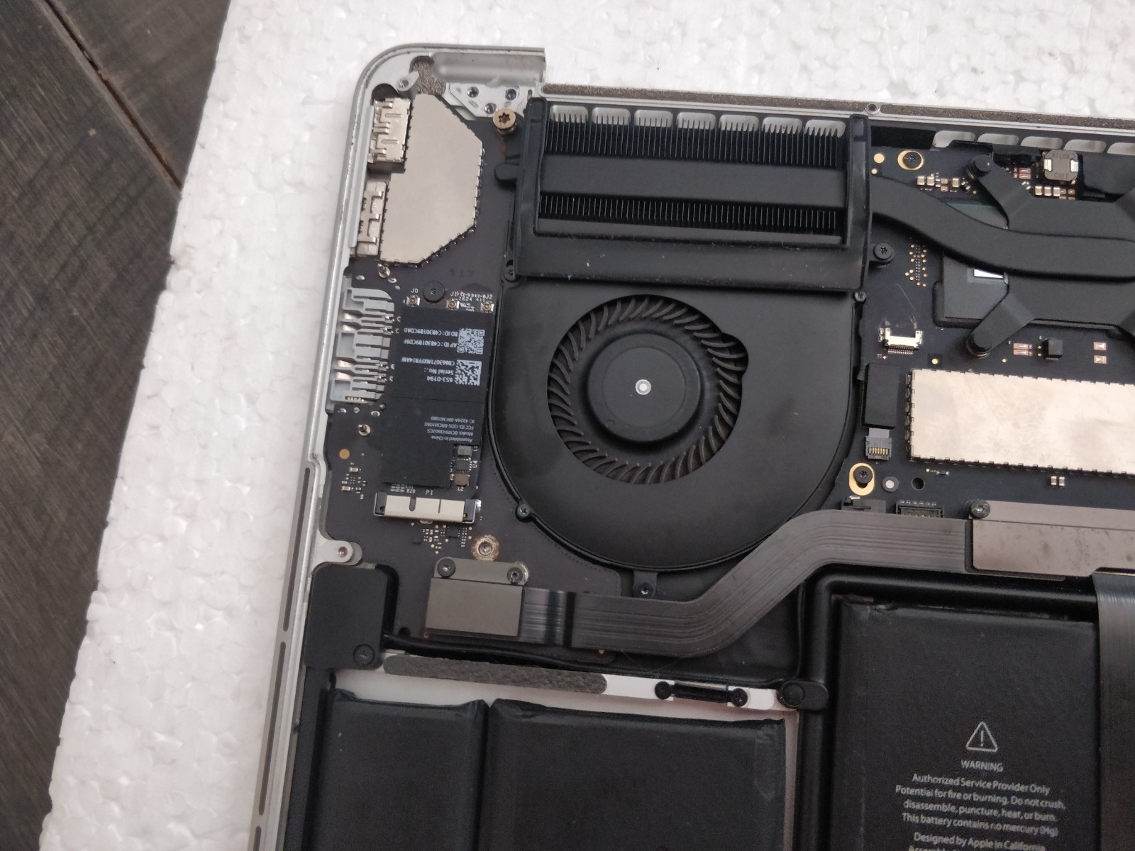 Apple Macbook Pro 13, A1502 ,2015 Logic Board, i5 2.7GHz, 16 GB, 128GB