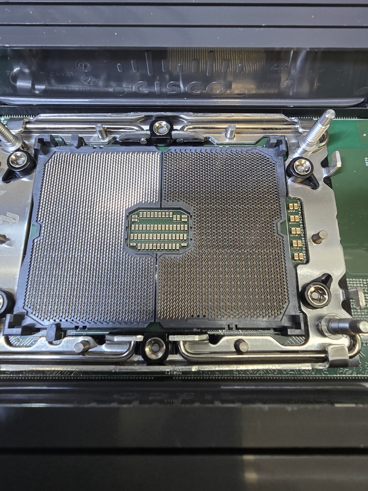 Cisco C220 M6 MOTHERBOARD WITH HEATSINK ( UCSC-MB-C220-M6S SFF / 10x 2.5 )