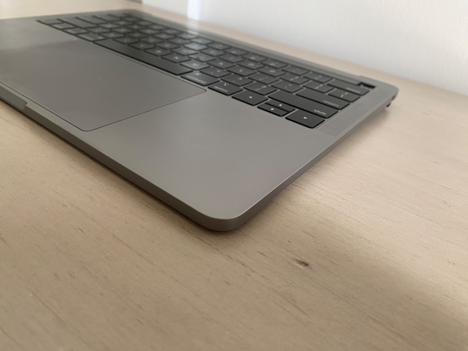 OEM MacBook Pro 13″ A2159 2019 Top Case Keyboard Good Battery (252) – Space Gray
