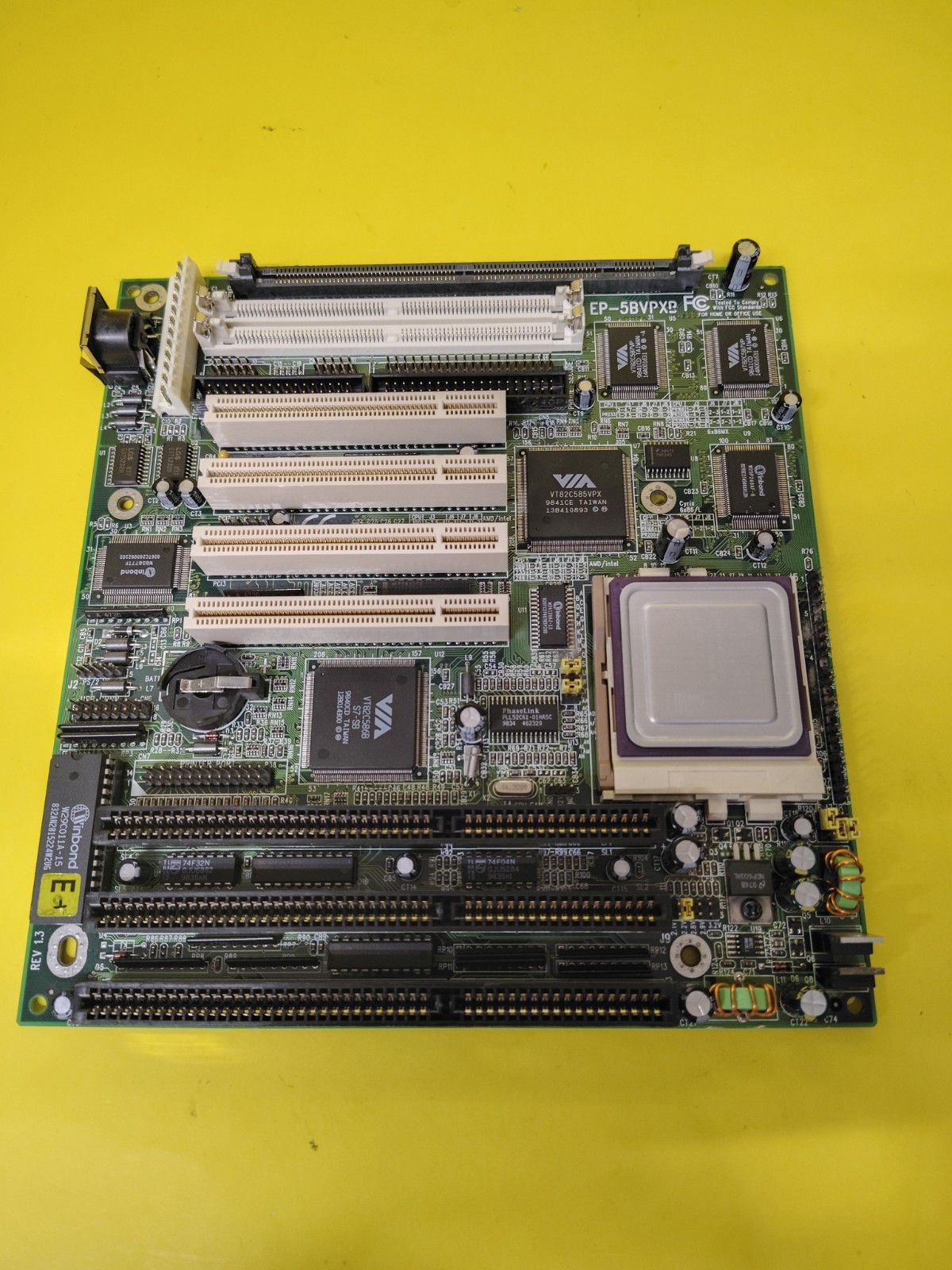 Epox EP-5BVPXB Motherboard Super Socket 7 AMD K6 III/333AFK Pentium Processor