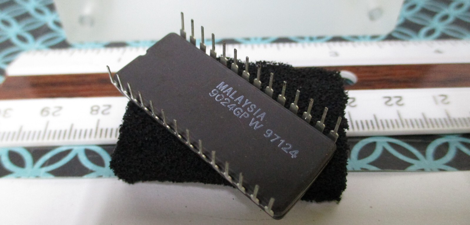 AMD 64Kx8 CMOS UV Erasable 512K-Bit 3-State Programmable EPROM AM27C512-255DC