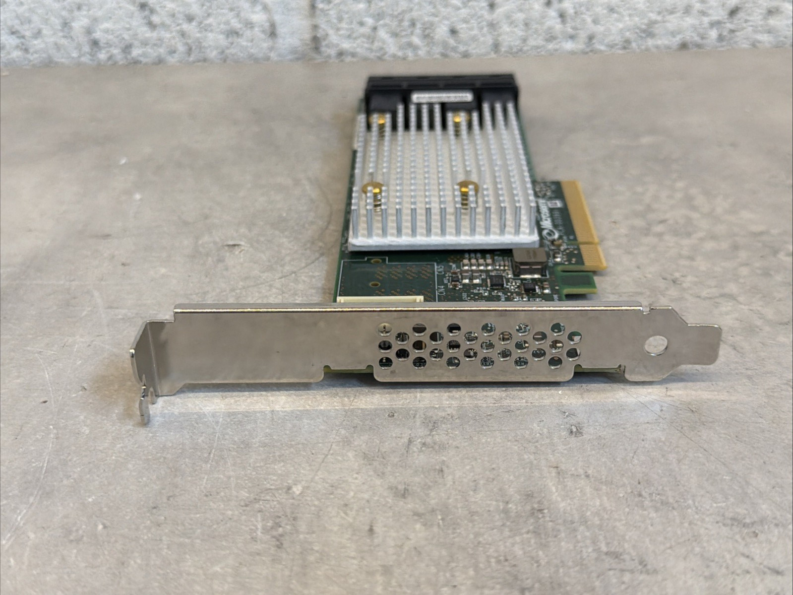Microchip Adaptec SmartRAID 3154-16i / 16-Port SAS SATA RAID Controller