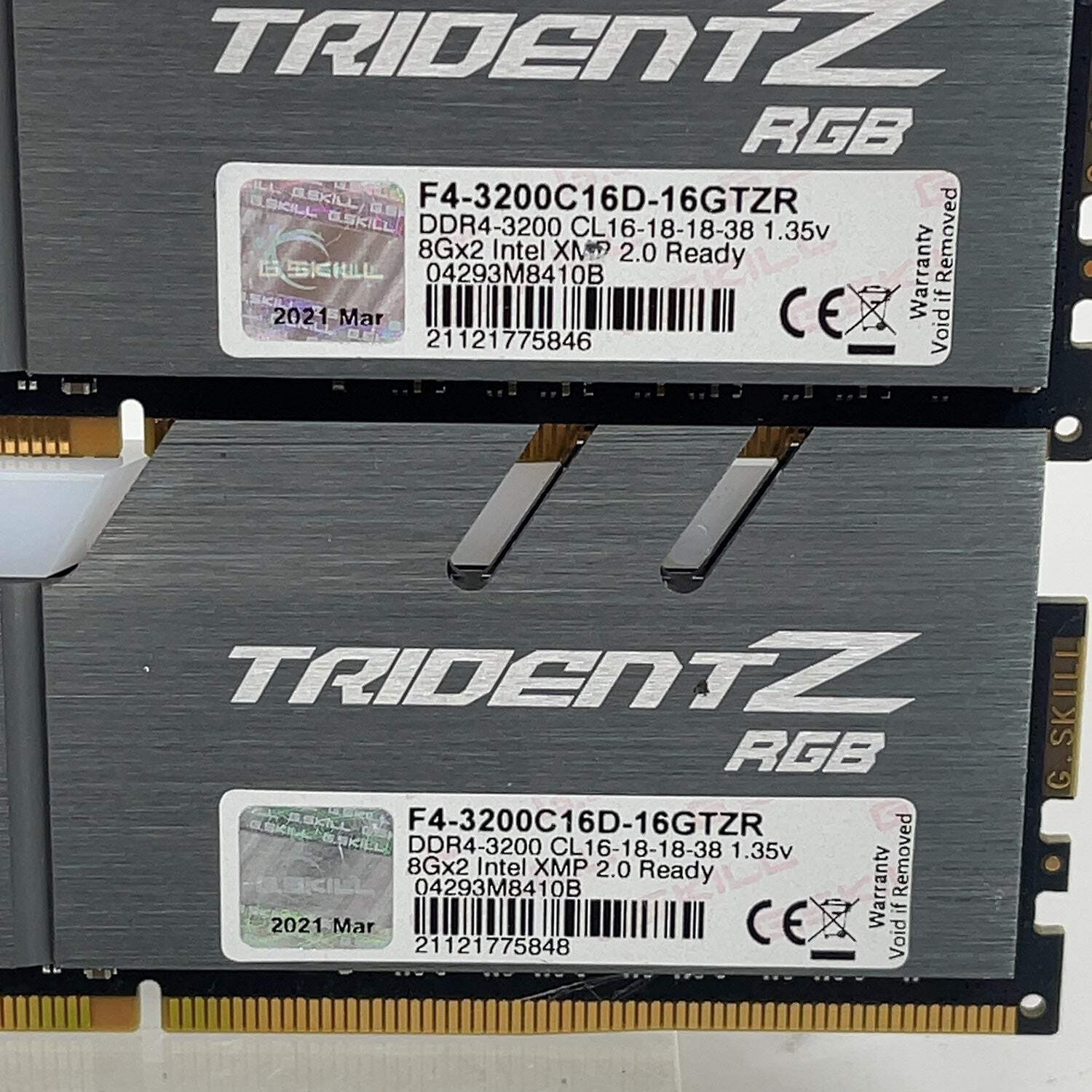 G.Skill Trident Z RGB 16GB (2x8GB) RAM DDR4 3000MHz F4-3200C16D-16GTZR