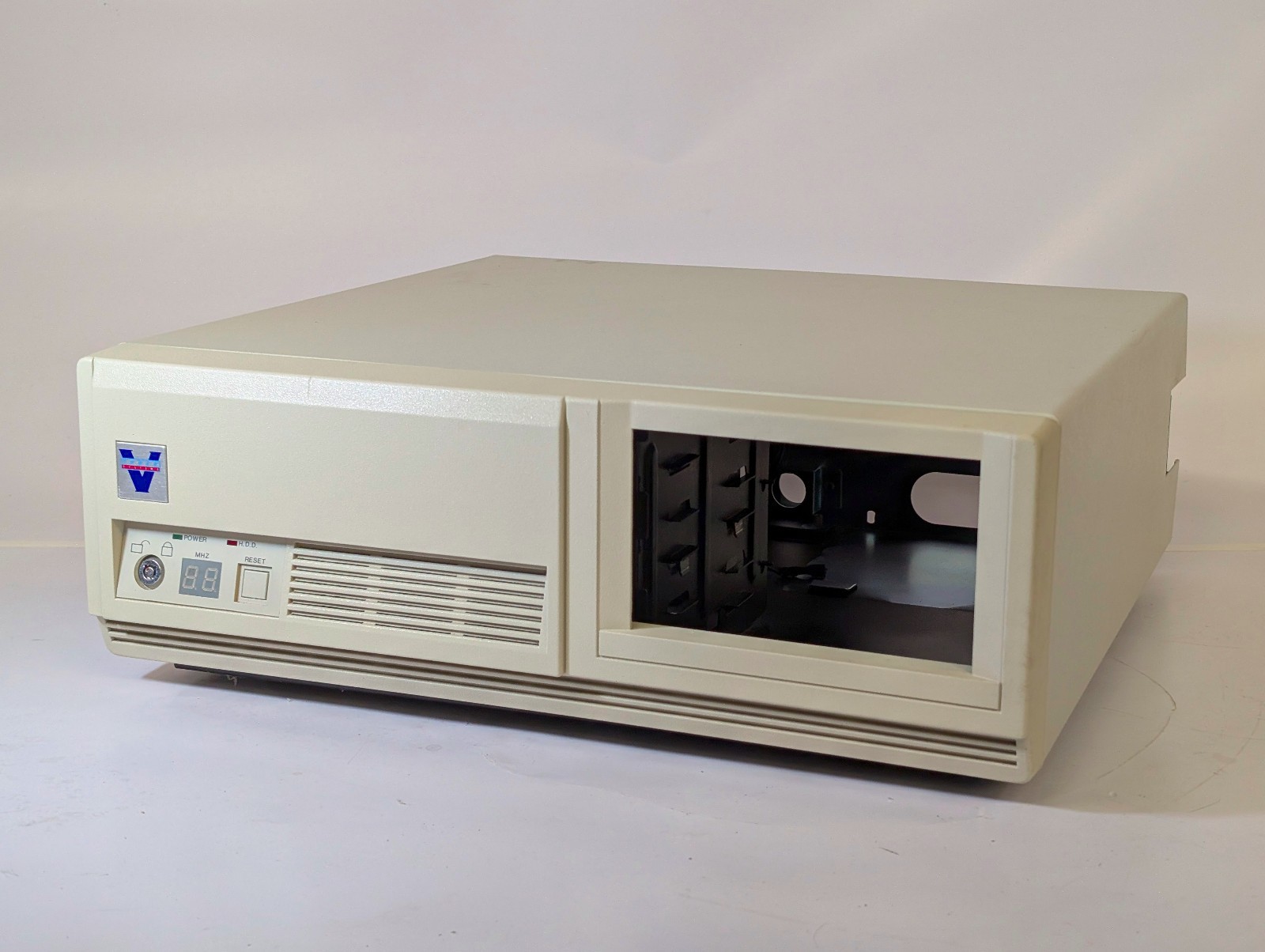 1980s 486 era horizontal computer case beige; V Three Systems PowerGate R486/33
