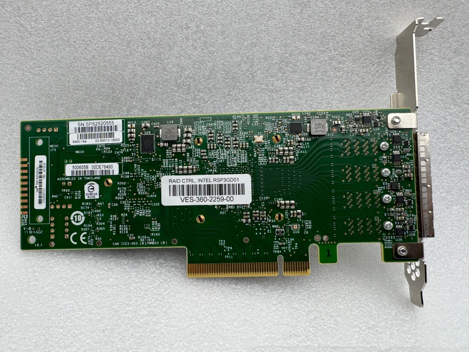 Intel RSP3GD016J Broadcom LSI 9400-16e SATA / SAS PCI-E x8 12Gbps Tri-Mode HBA