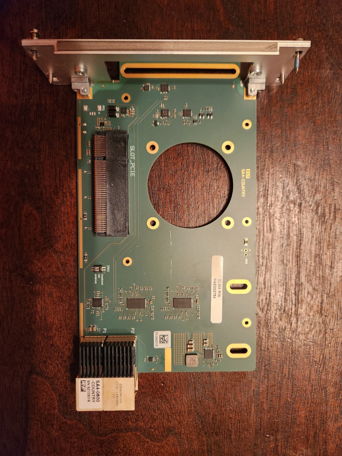 EKF SA4-COUNTRY CompactPCI® Serial PCI Express® Card Carrier Adapter – PCIe x8