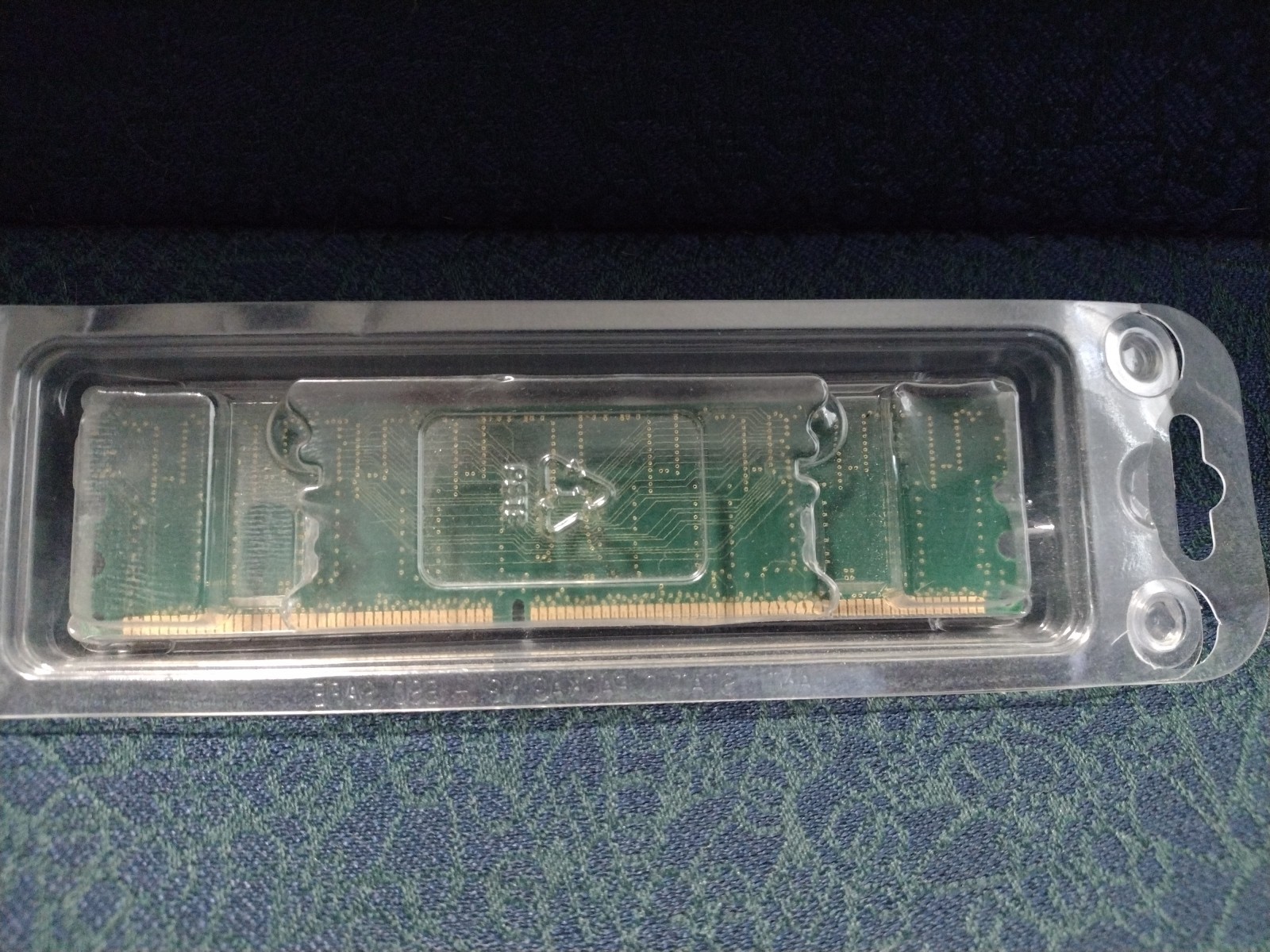 Hynix – PC2100U-25330 256MB DDR SDRAM 266MHz CL2.5 (HYMD232646A8-H AA-A)