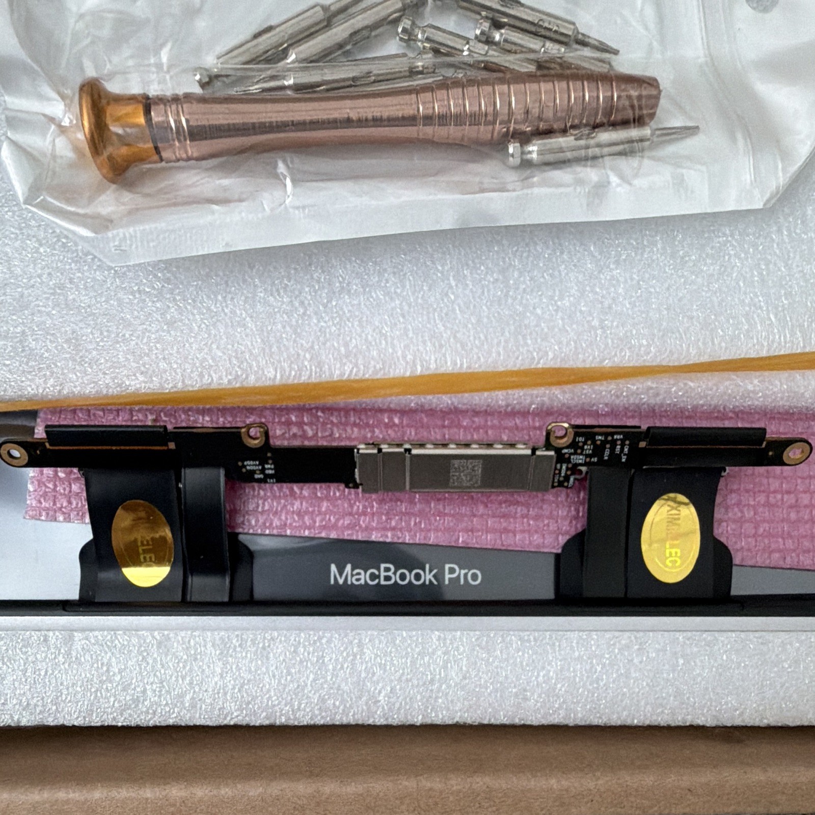 MacBook Pro A1706/A1708 13.3″ LCD Screen Replacement 2560×1600 Glossy