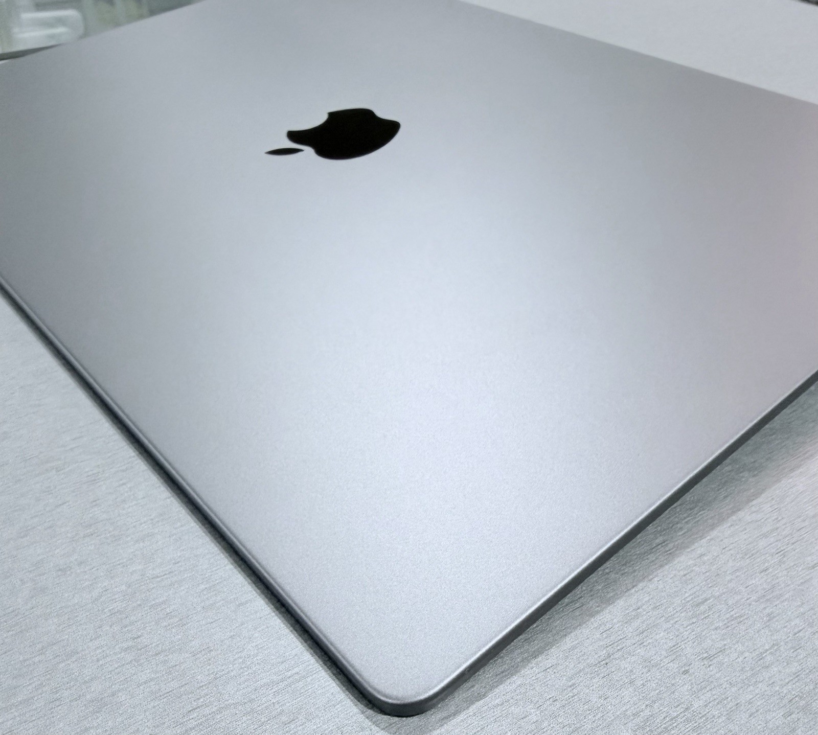 Genuine Apple Space Gray MacBook Pro 16″ M1 2021 A2485 LCD Screen Grade B