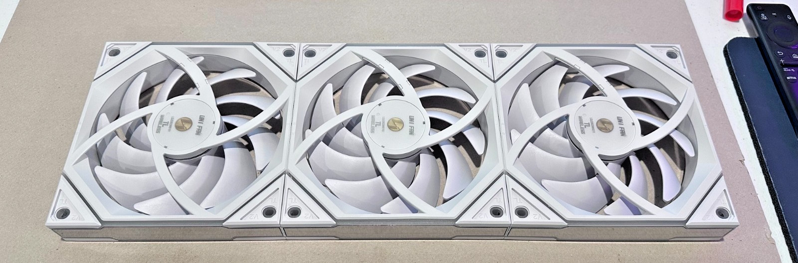Lian Li UNI Fan TL Wireless 140-3 Pack (Reverse Blade) – White (14RTL1W3W) V2