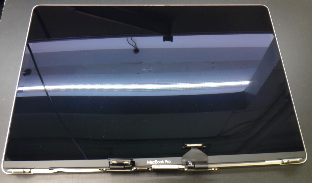 Apple MacBook Pro A1990 2018 15.4″ Retina LCD Screen EMC 3215 Space Gray Grade C