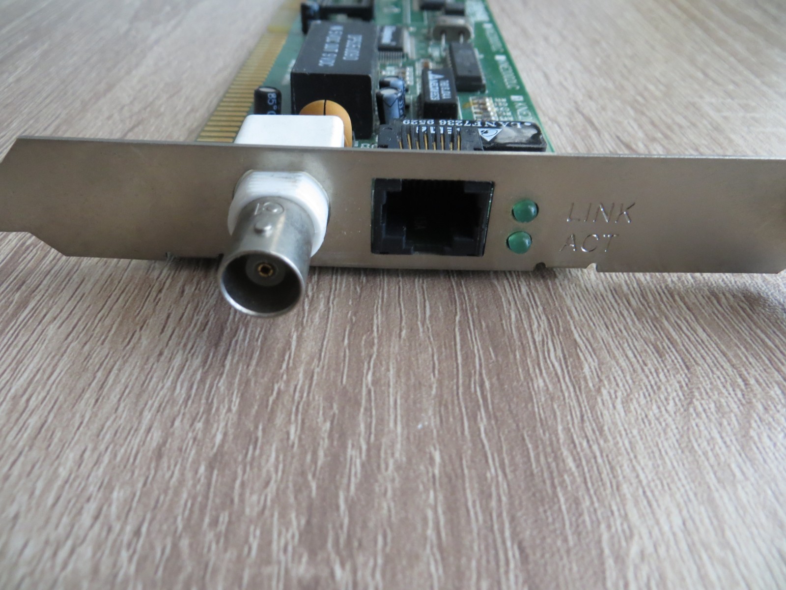 Kingston KNE2021LC Ethernet Card with BNC Coaxial Connector RJ45 10Mbps ISA