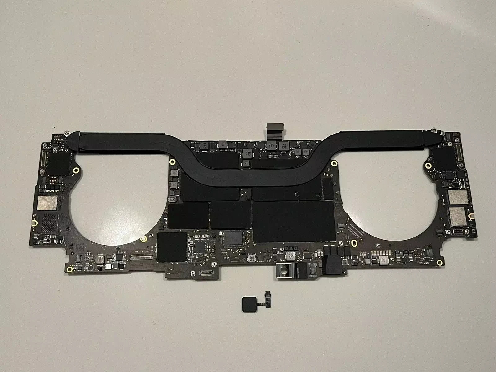 2019 Apple MacBook Pro 16″ Logic Board 2.3GHz Core i9 16GB 1TB A2141 w/ TOUCH ID