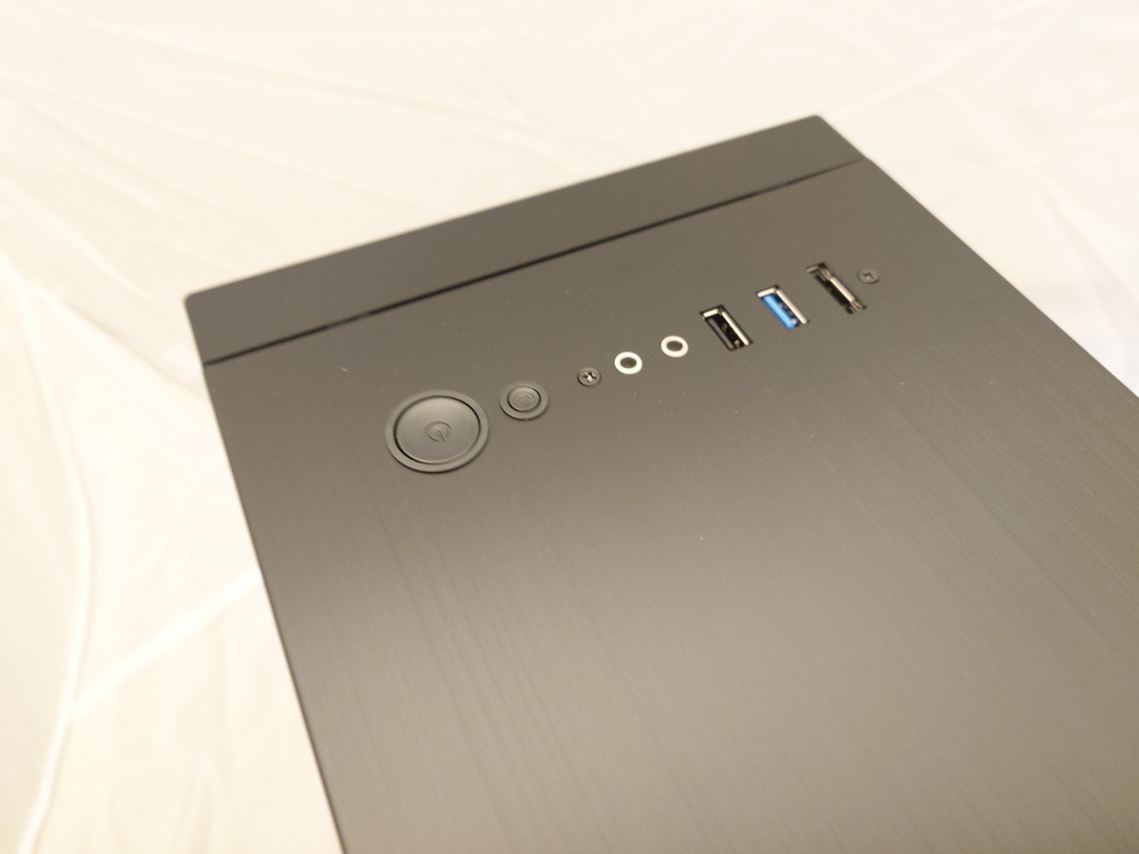 Lian-Li PC-A04 Black Aluminum Computer Case. Brand NEW