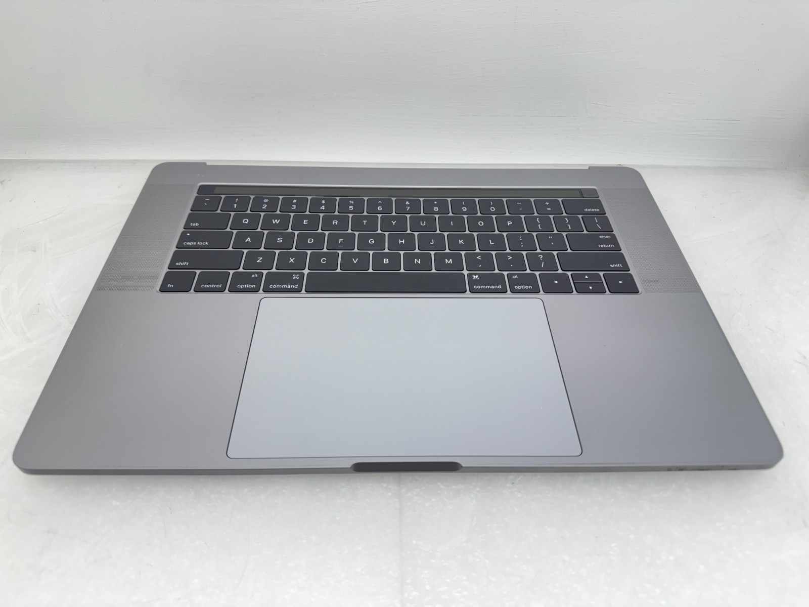 Genuine Apple MacBook Pro 15″ A1707 2016 Top Case Palmrest US Keyboard Battery