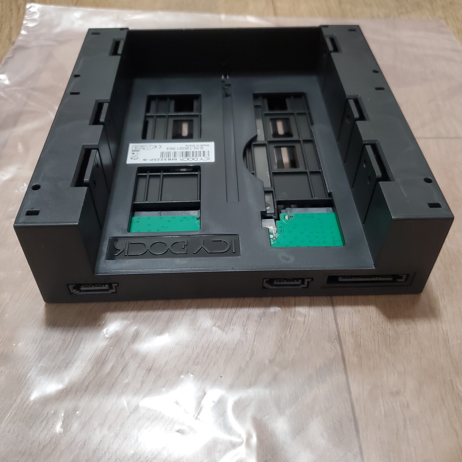 MB322SP-B ExpressCage ICY DOCK Mobile Rack 2x 2.5″ SAS/SATA/HDD/SSD to 5.25″ HDD