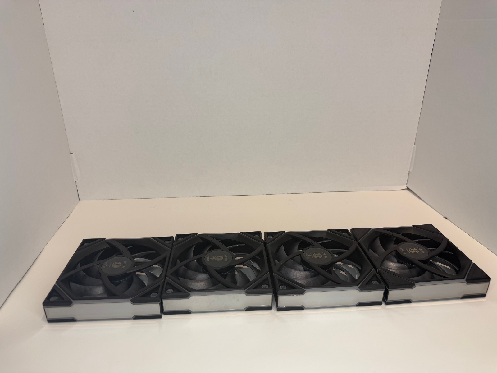 *Fans Only* Lian Li UNI FAN TL Wireless Reverse Blade 120mm – Black (4-Pack)