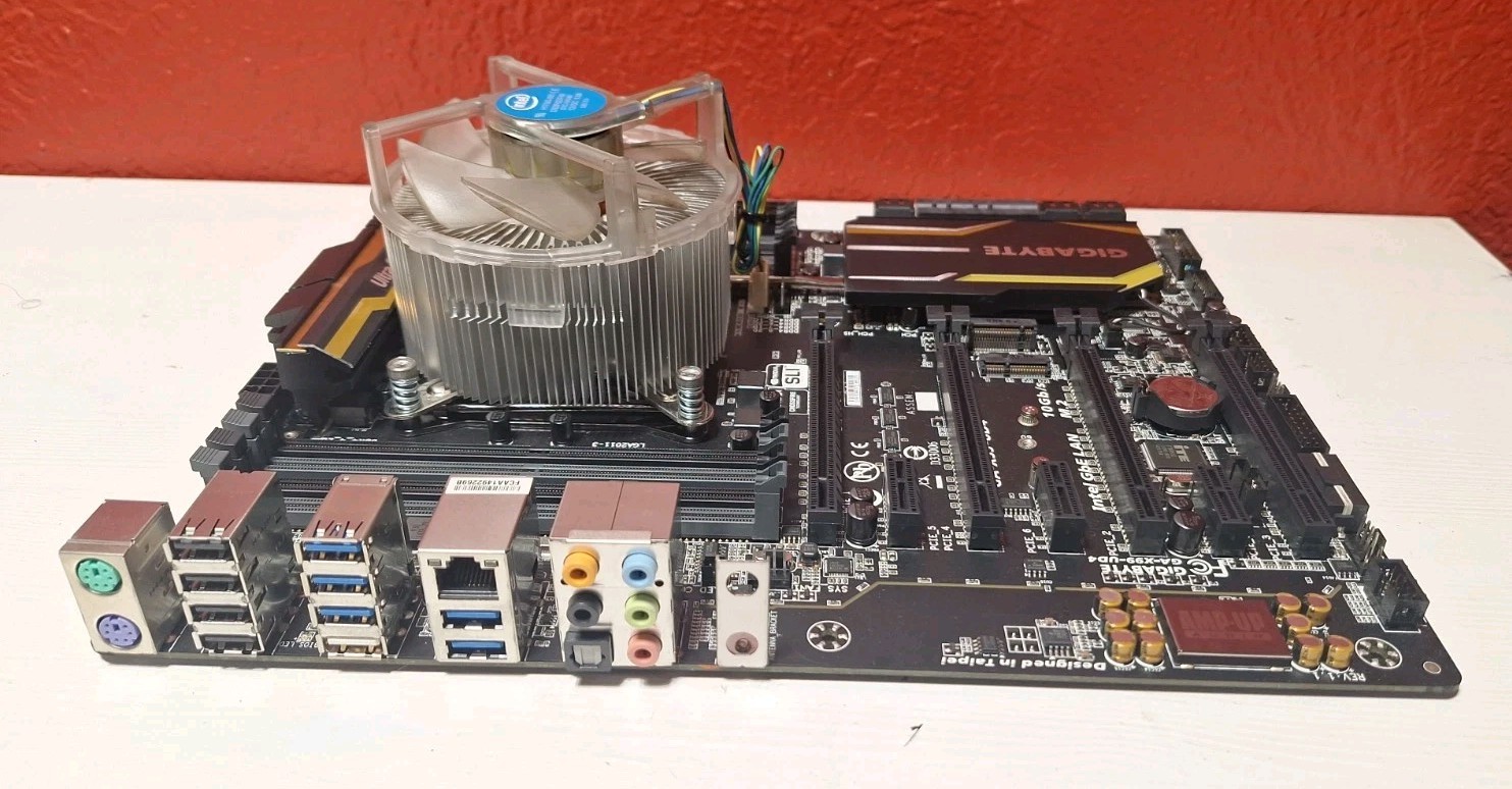GIGABYTE GA-X99-UD4 Gaming Motherboard i7-5820K CPU