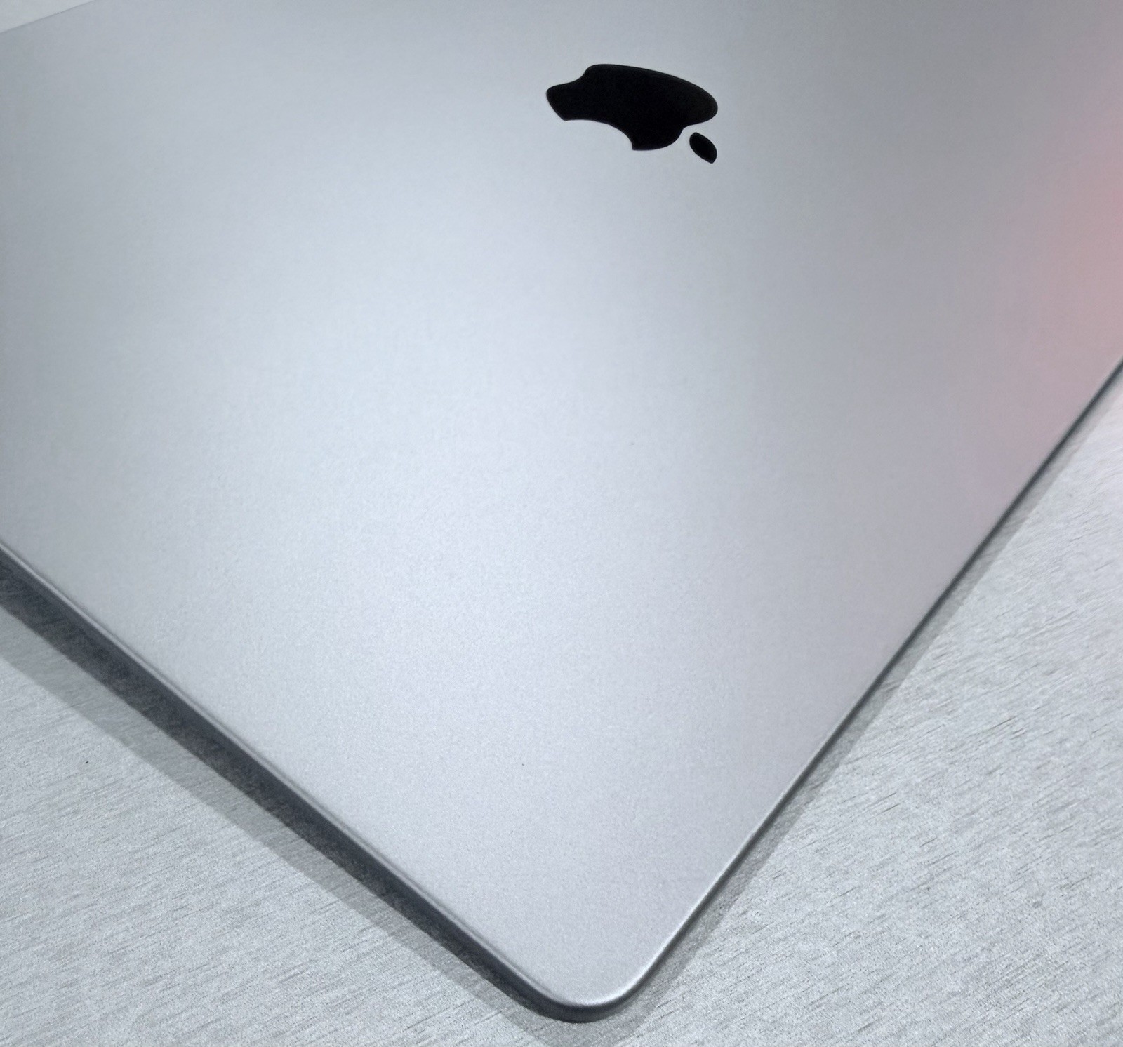 Genuine Apple Space Gray MacBook Pro 16″ M1 2021 A2485 LCD Screen Grade B