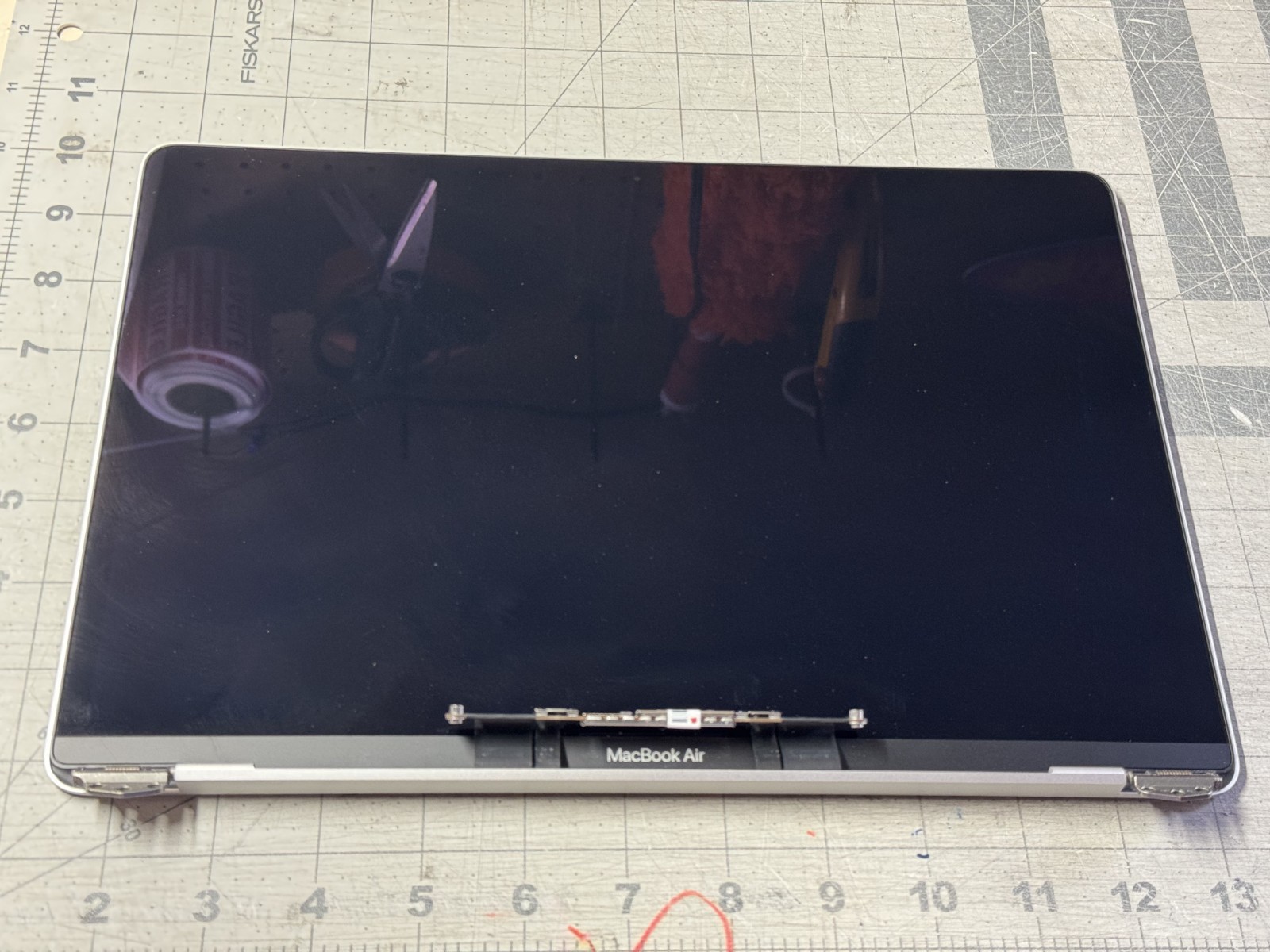 GENUINE 2018-2020 MacBook Air A1932 13″ LCD Assembly 661-15389. SILVER