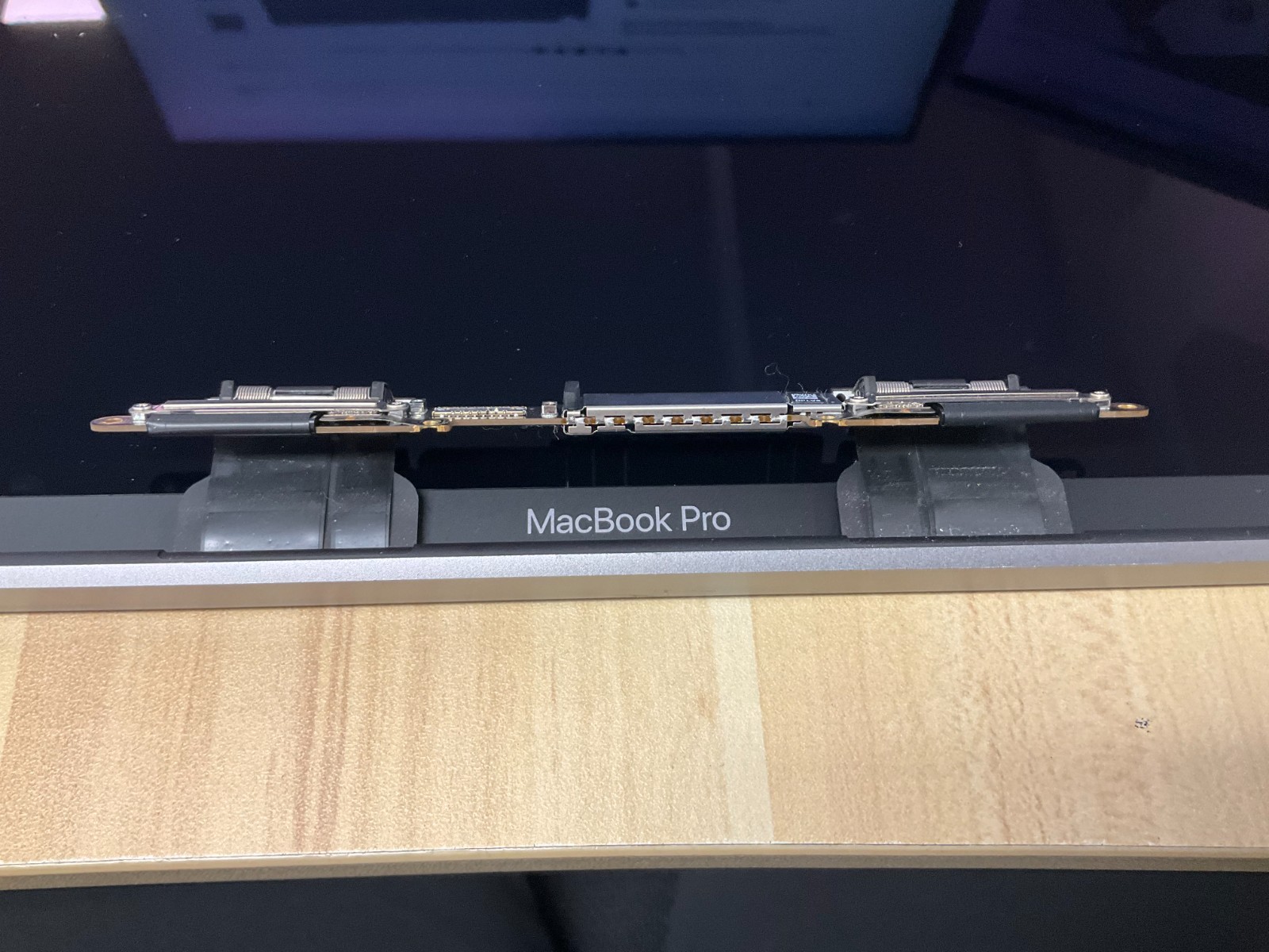 Apple MacBook Pro 16in A2141 Replacement LCD Screen Assembly Gray Grade C