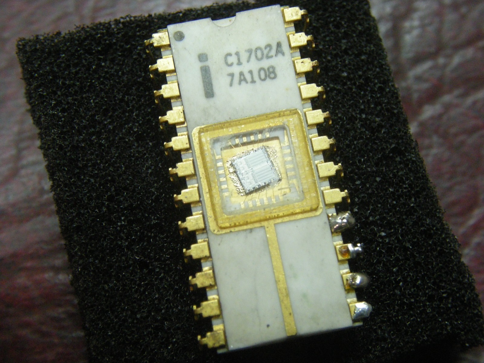 Intel C1702A EPROM 1970s, Gold Plated Pins, White Ceramic, Erased, Pin Damage