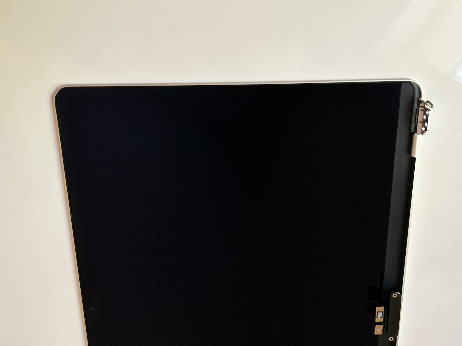 Genuine Apple A3114 15″ Macbook Air M3 2024 LCD Display – Starlight – Grade A-