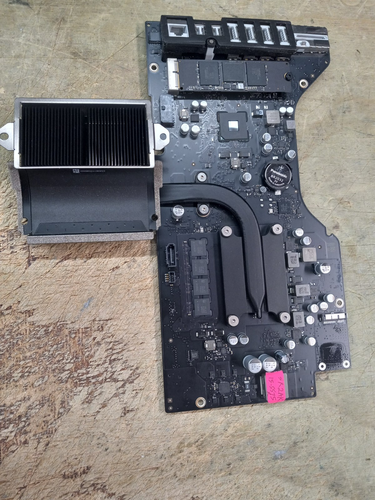Apple iMac 21.5 Logic Board A1418 Late 2015 i5 2.8GHz 820-00431-A w 32GB SSD DR