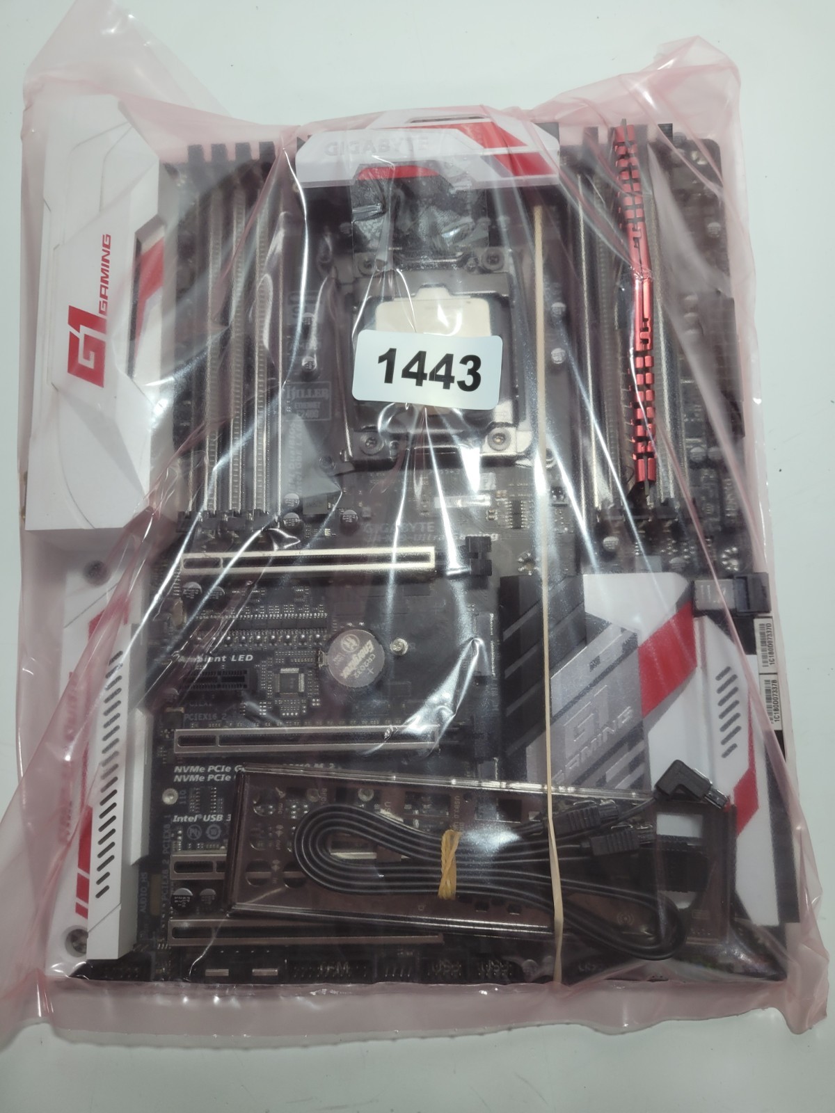 GIGABYTE GA-X99-Ultra Gaming Core i7-5820K, 8GB RAM, IO Shield #1443