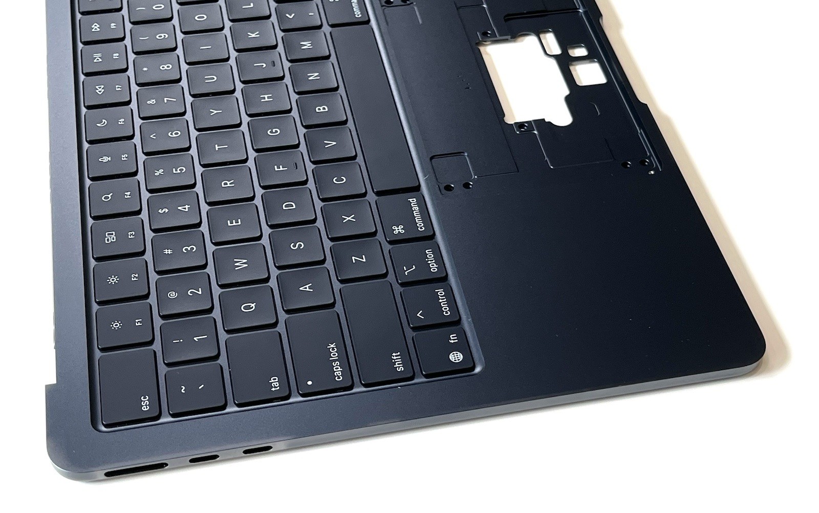 MacBook Air M4 13″ 2025 A3240 Palmrest w/ Keyboard Midnight OEM Part Grade B-