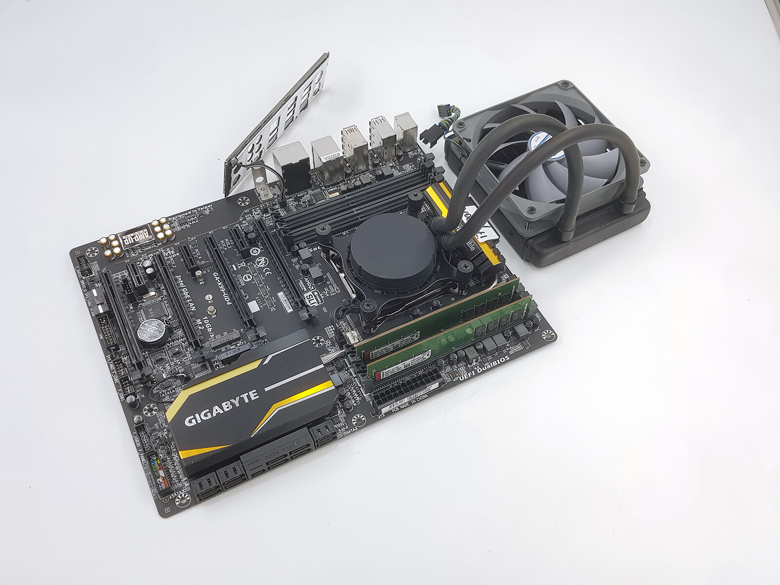 GIGABYTE GA-X99-UD4 Gaming Motherboard i7-5820K CPU 16GB DDR4 RAM