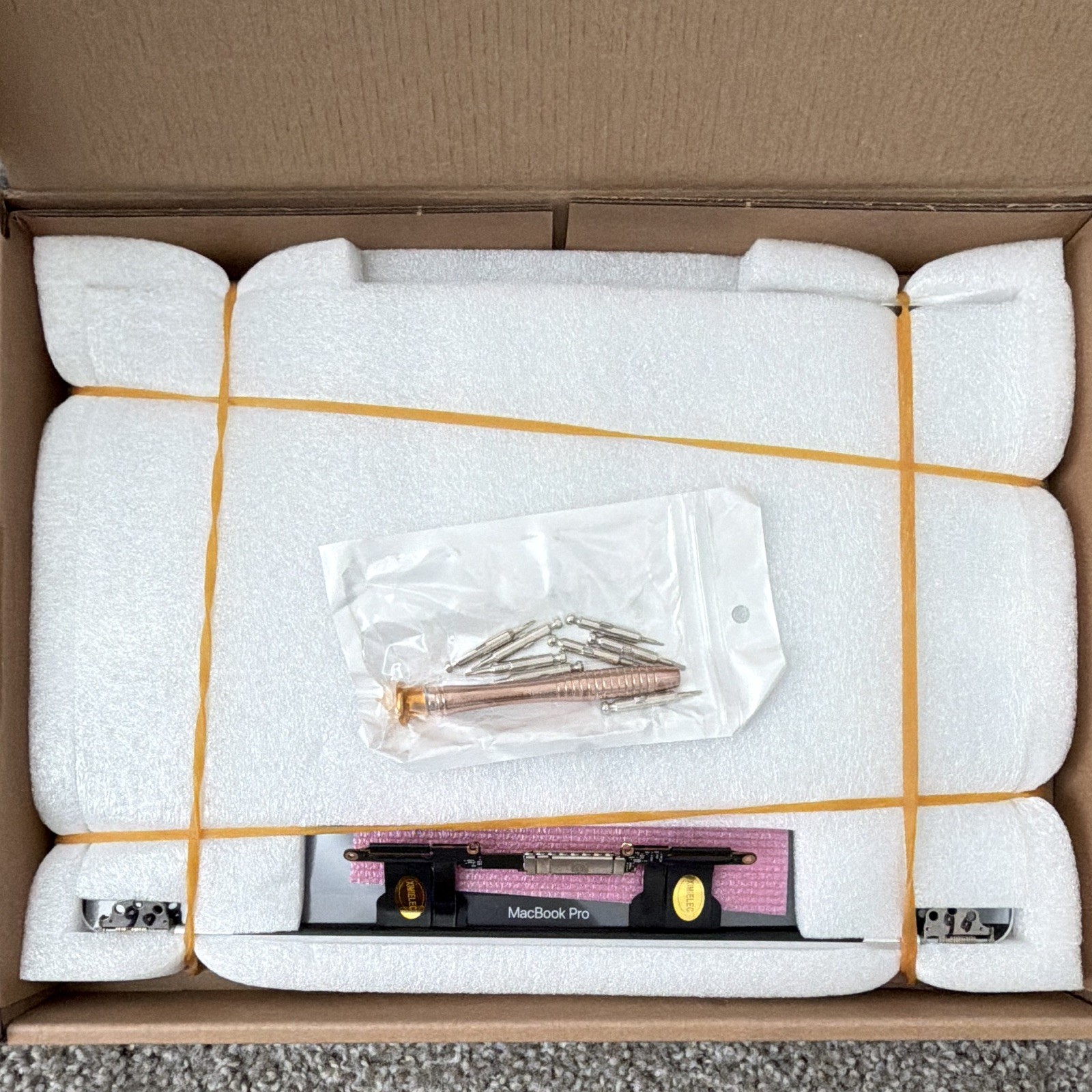 MacBook Pro A1706/A1708 13.3″ LCD Screen Replacement 2560×1600 Glossy