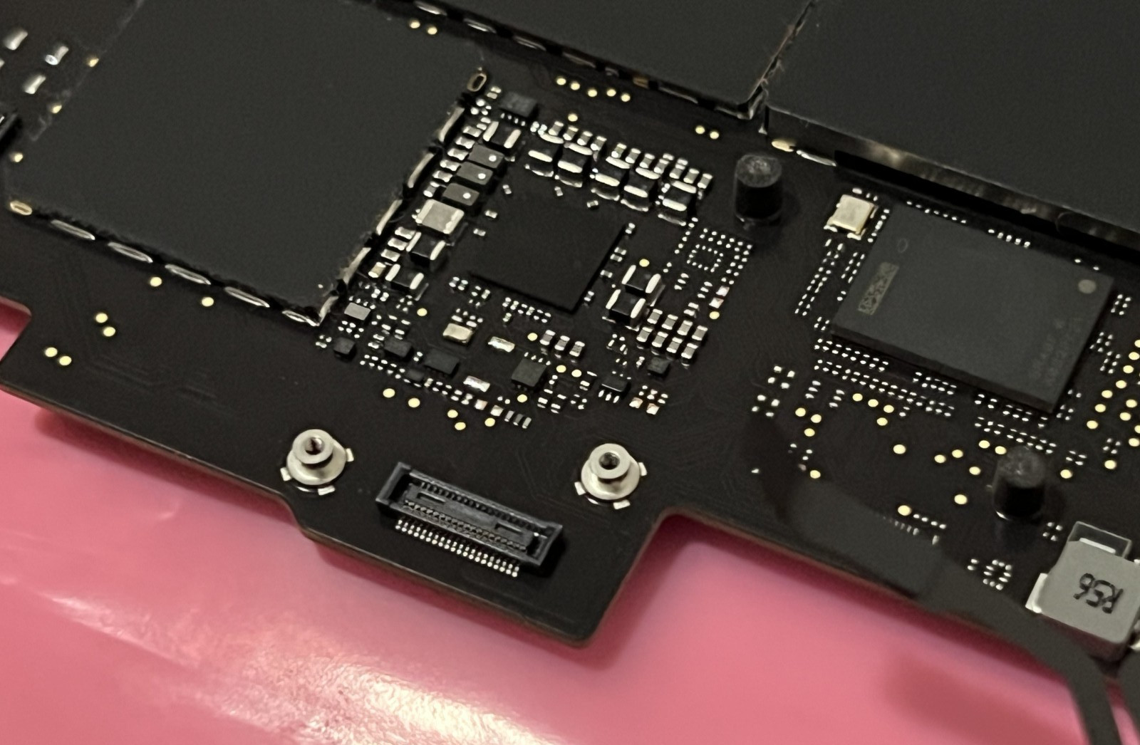 Apple A2141 | 16″ 2019 i9-9880H-64GB-4TB-8GB AMD 5500M Logic Board 820-01700-A
