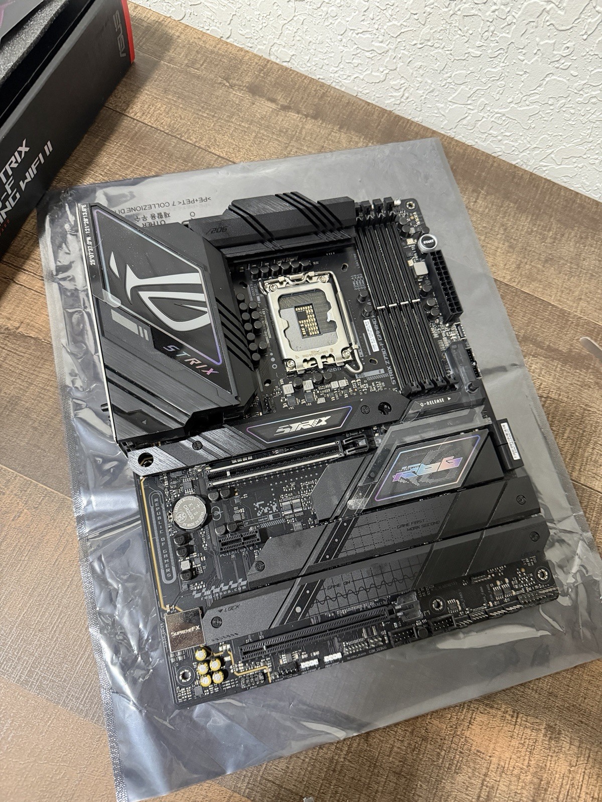 ASUS rot Strix Z790F Gaming WiFi 2 Motherboard (see Description)
