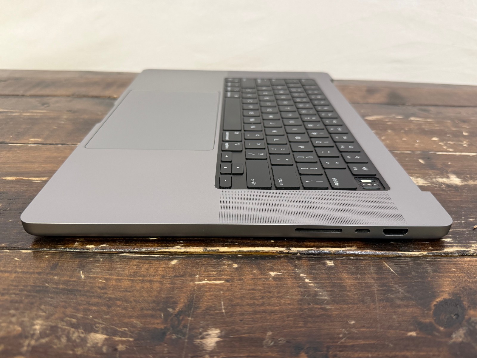 OEM Apple MacBook Pro 16″ M1 2021 A2485 Top Case Keyboard Palmrest Space Gray A-