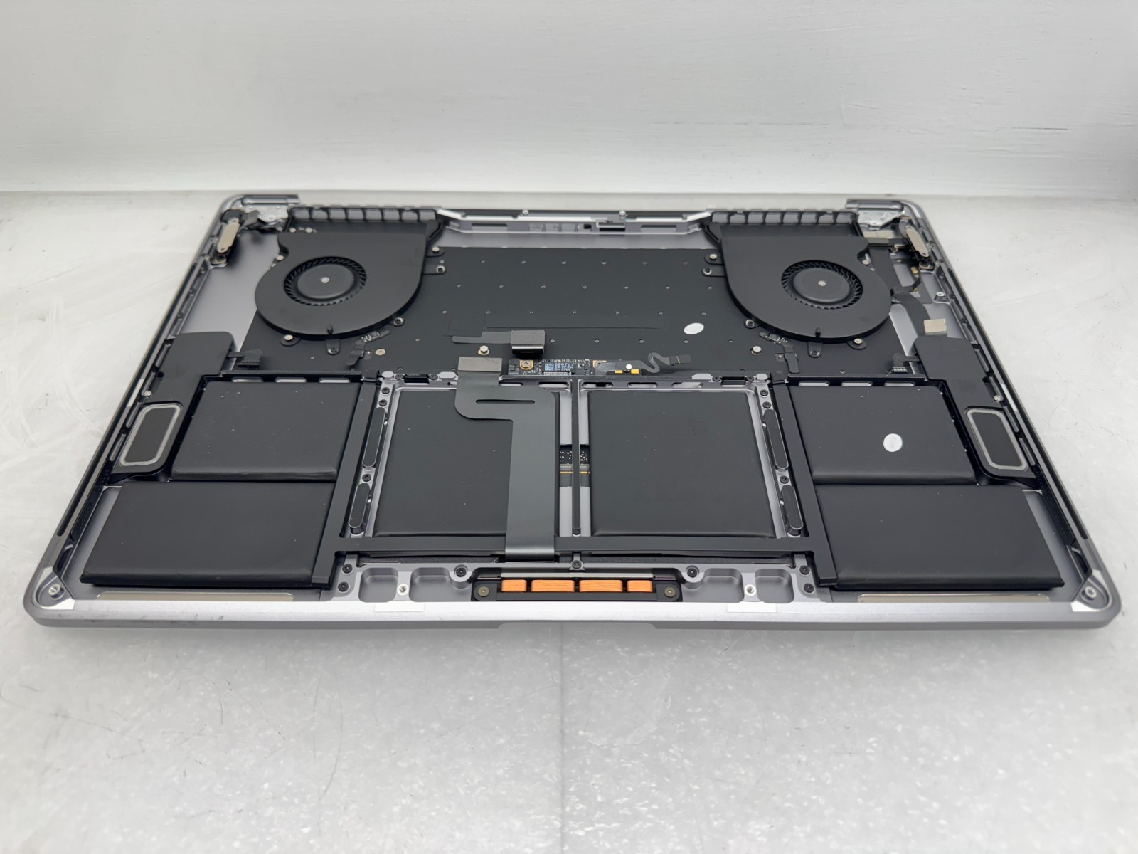 Genuine Apple MacBook Pro 15″ A1707 2016 Top Case Palmrest US Keyboard Battery