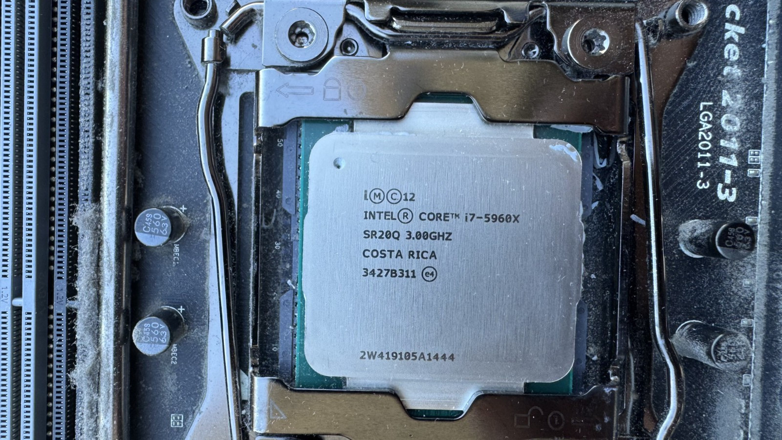 GIGABYTE GA-X99-UD4P LGA2011-3 MB & I/O Shield + i7-5960X