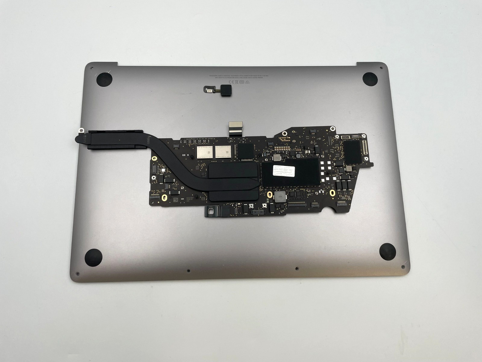 MacBook Pro 13″ 2020 A2338 Logic Board M1 Chip 8G/16GB 256/512GB/1TB w/ Touch ID