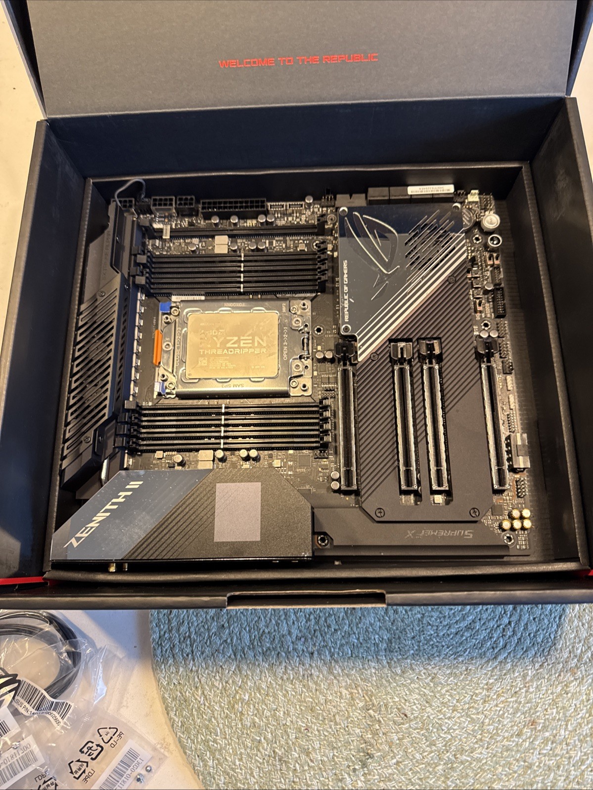 Asus ROG Zenith II Extreme ALPHA TRX40 Mobo + AMD Ryzen Threadripper 3970X CPU