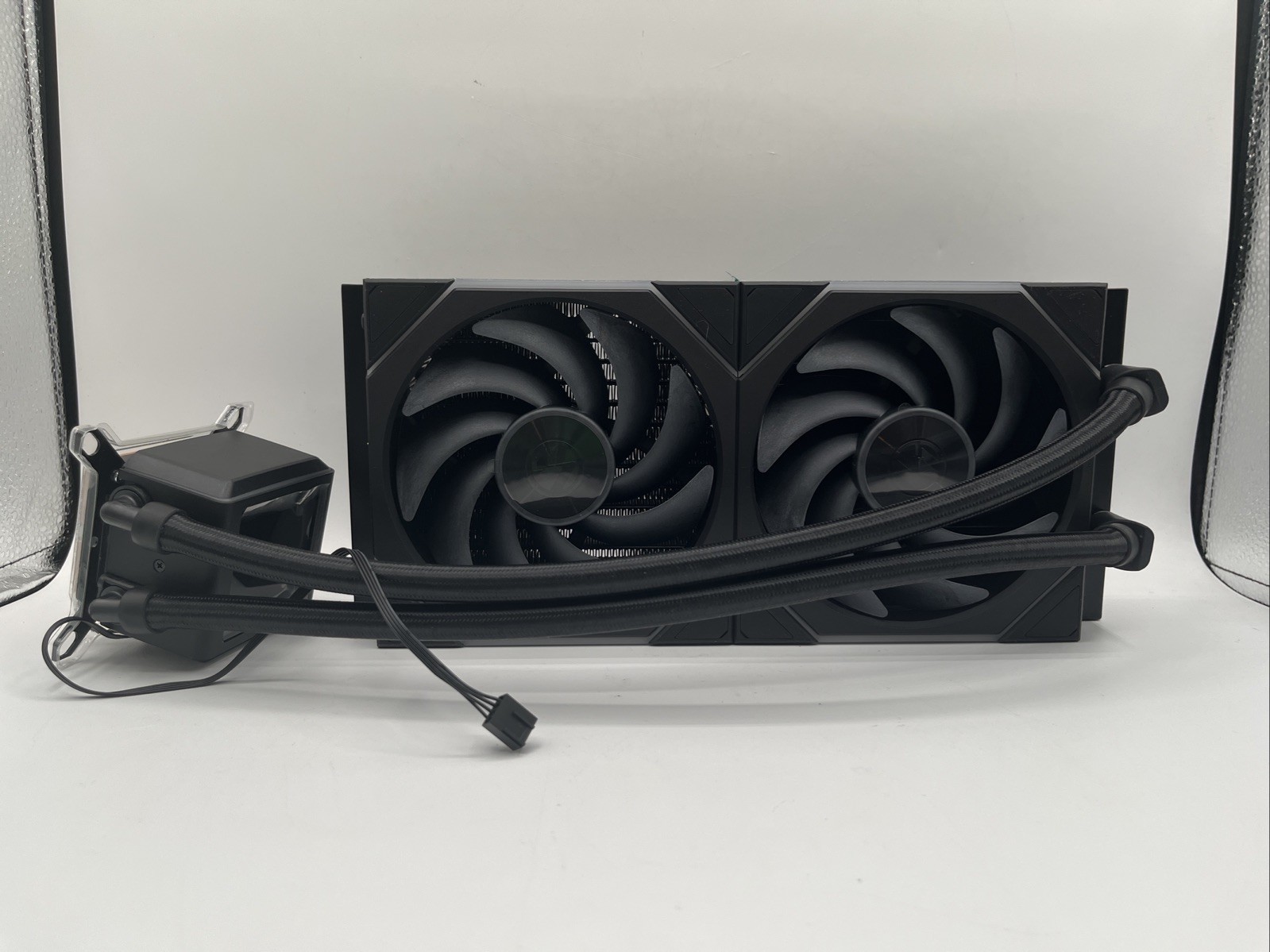 Lian Li GA II LCD 280mm TL Wireless Water Cooling Kit – Black