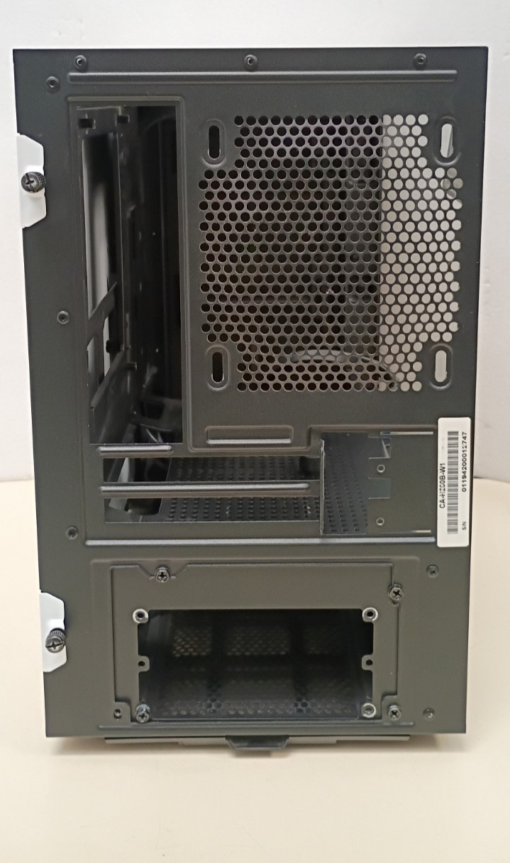 NZXT H200 ATX MINI Tower Case White/Black Tempered Glass NZXTH H200B-W1 USED