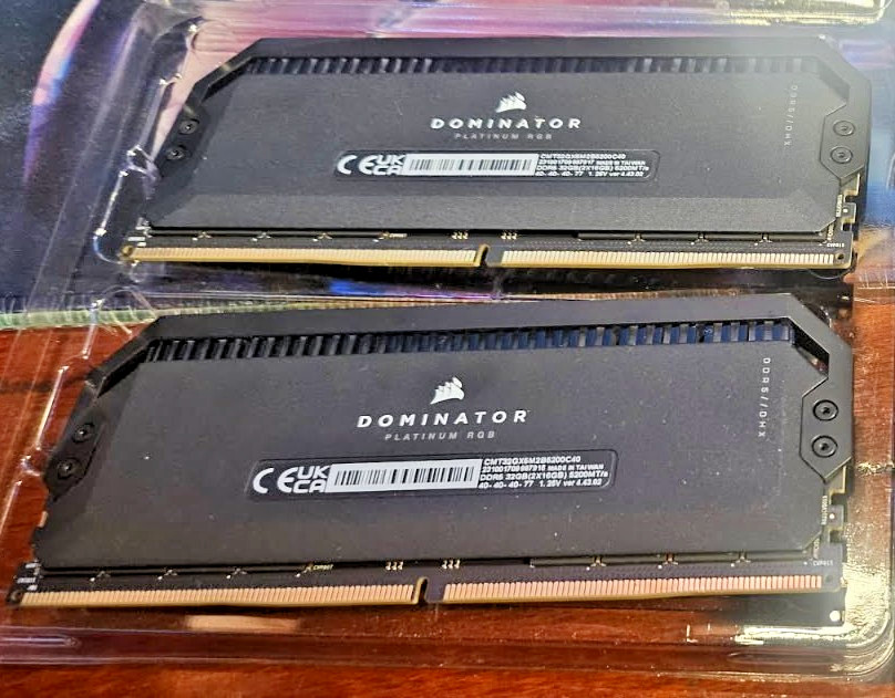 Corsair Dominator CMT32GX5M2B5200C40, RGB 32GB (2x16GB) DDR5 DRAM 5200MHz