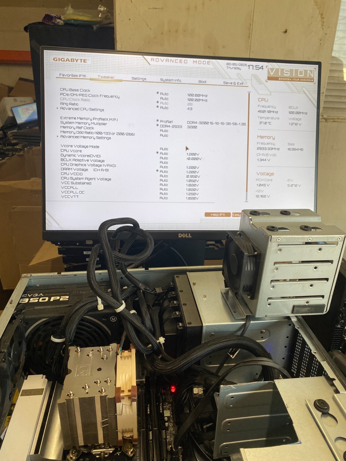 GIGABYTE W480 VISION D WHITE ATX+16GB DDR4 3200MHz GSKILL RAM+NOCTUA CPU COOLER