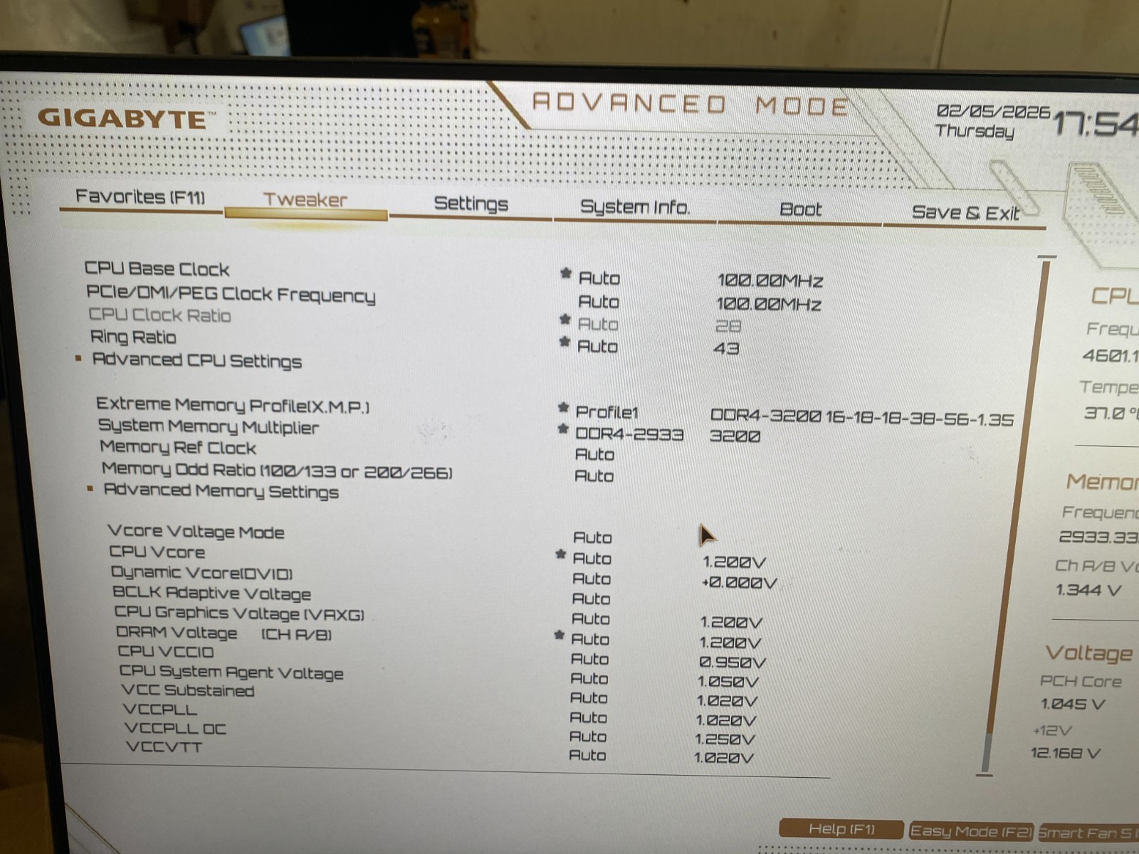 GIGABYTE W480 VISION D WHITE ATX+16GB DDR4 3200MHz GSKILL RAM+NOCTUA CPU COOLER