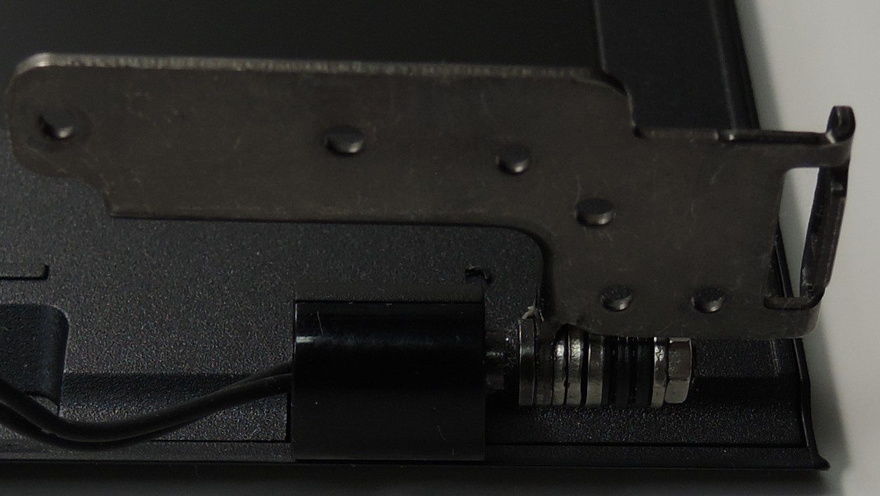 Lenovo Ideapad 300-17ISK 80QH LED Screen Assembly (PART ONLY, UNKNOWN CONDITION)