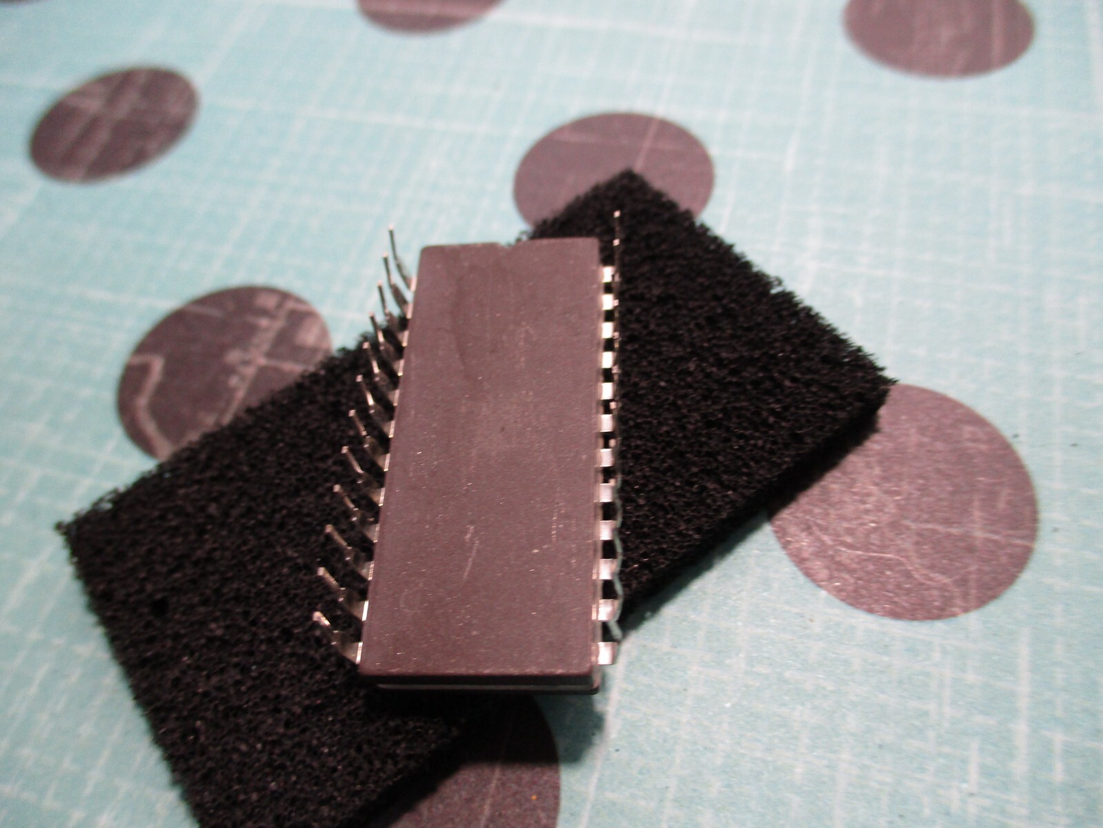 Fijitsu 350ns NMOS UV Erasable 32K-Bit Programmable Static 24P EPROM MBM2732A-35